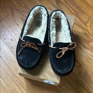 UGG Dakota💕Black Moccasin Slippers 💕Sz 9 with Tan Laces
